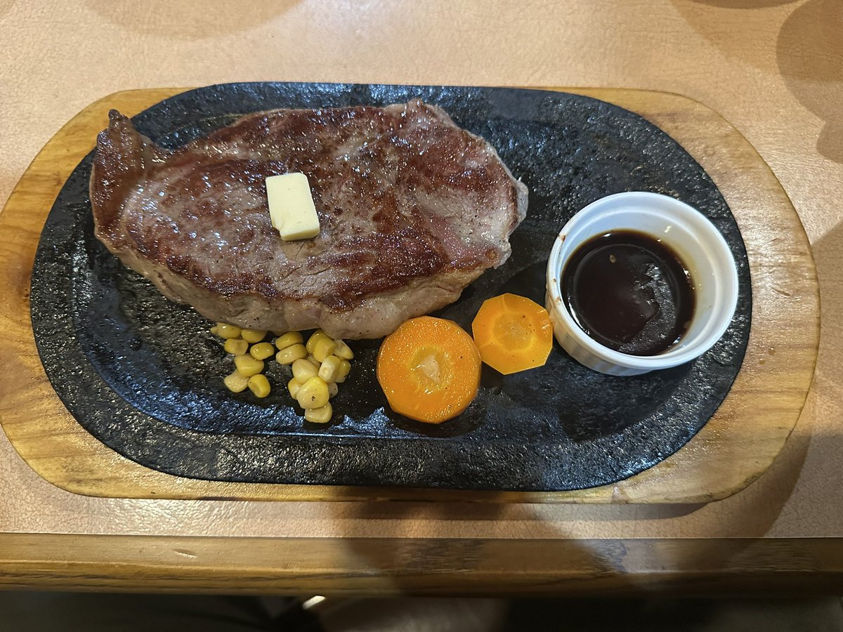 spring_yellow6's tweet photo. ステーキワン最終日

やっぱり終わっちゃうのは少し…いやかなり寂しい…いやめちゃくちゃ寂しいけど、ステワンのおかげで自分も少しは成長できたと思うし、本当に感謝の言葉しか見つからない
ステワン最後の肉、これもめちゃくちゃ美味かった。また機会があればここの肉食べたい… https://t.co/aZodRXm0oF
