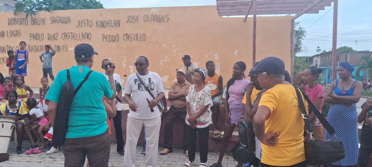 consejopcentro's tweet photo. En la tarde de ayer, sábado 25 de julio se realizó una #RutaCultural por las principales arterias de la comunidad #LomaDelChivo a cargo del Proyecto #ElPatioDeAdela como parte del programa de actividades por el 73 aniversario de los asaltos a los cuarteles #Moncada y #CMCéspedes. https://t.co/BNBNe8Xke6