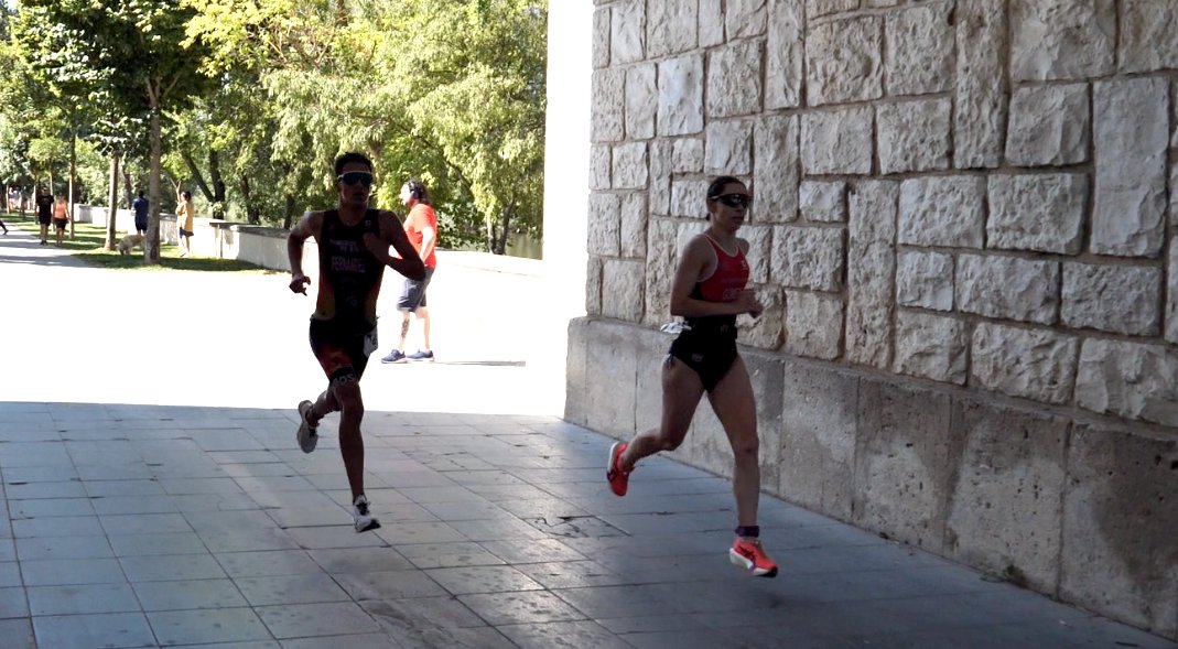 triatlonchannel's tweet photo. Hugo Fernández y Ester Gómez vencen el Triatlon de Valladolid https://t.co/mREiJpetud https://t.co/tQTDrxFGa9