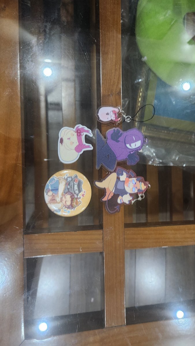 ivu_a21536's tweet photo. #lcb1 stuffs i got from yayyy #artistday19 #ad19 https://t.co/nbTU6RlvEb