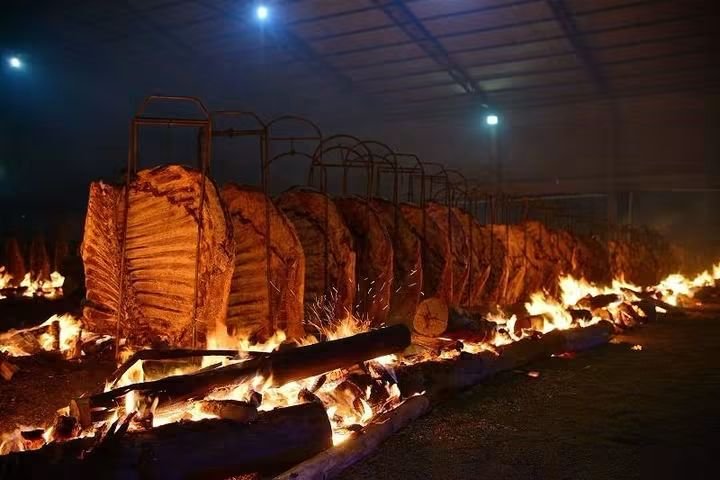 SebastianVian69's tweet photo. Fiesta Nacional de la Costilla, interior del Paraguay 🇵🇾 https://t.co/7yQ1EiiwCj
