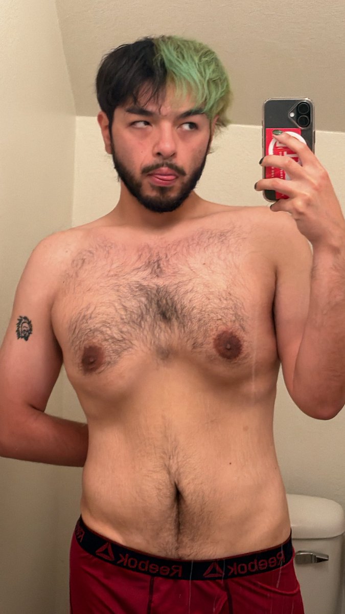 beetlewise's tweet photo. bed head, getting chubby again :p https://t.co/QmBpk0apfc