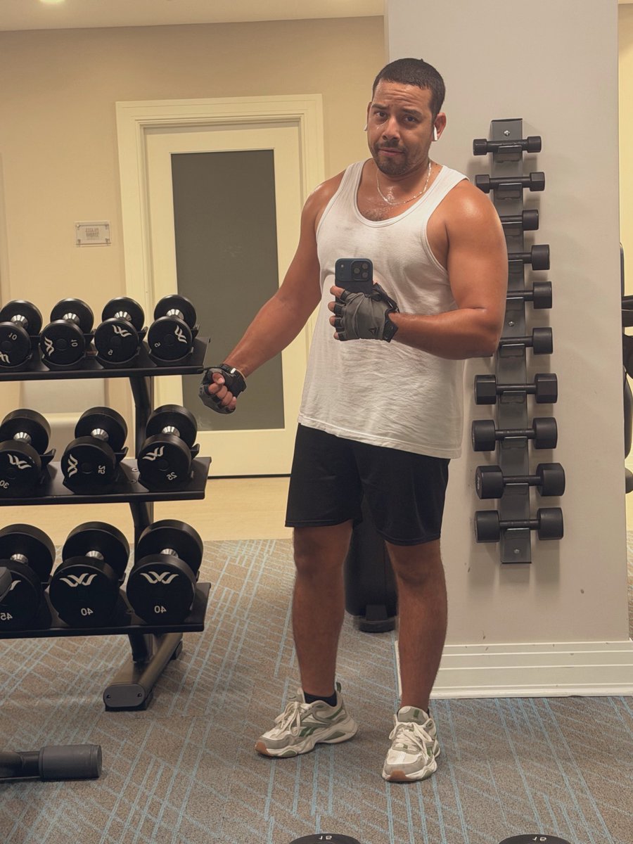 lonsolanom's tweet photo. Good for the soul! 
—
#gymtime #bodybuilding #latino #scoliosis #bye #escoliosis #beau #energy #soul #good #sunday https://t.co/cLMM01GJP6