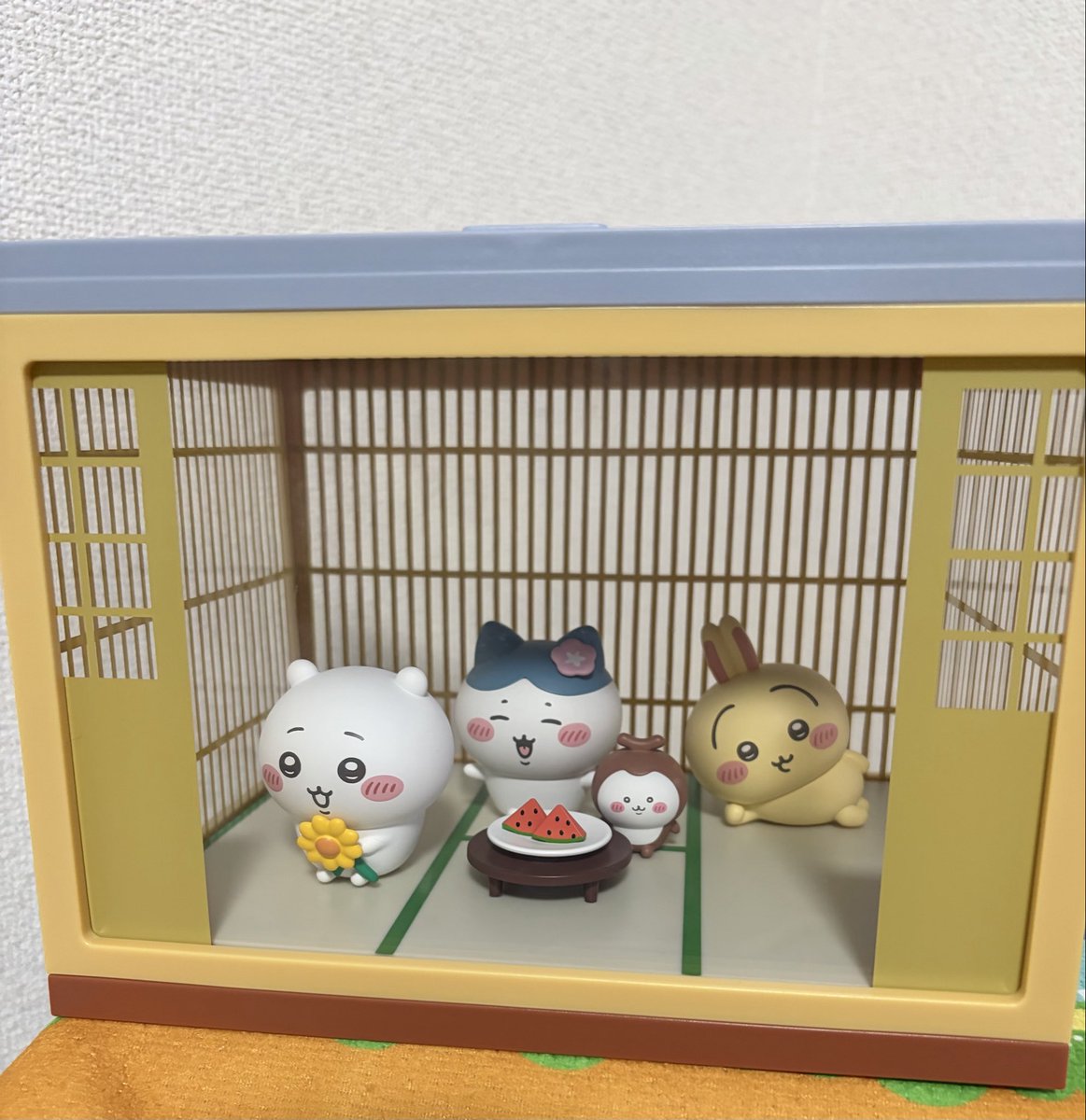Lz4pcUGoAA86286's tweet photo. 進捗✨✨ 21日目(私) 6日目(息子)
私は2~3日やらない日もあったけど
やっぱり大きいから日数かかる🤣
でも、楽しい✨
息子は夏休み入ってから毎日1区画やってる☺️
ちいかわくじ(エニマイくじ?)の
ジオラマ飾ったら めっちゃ可愛い〜✨💕
#Labo
#ダイヤモードアート
#ちいかわ
#エニマイ https://t.co/pjmdJcYiID