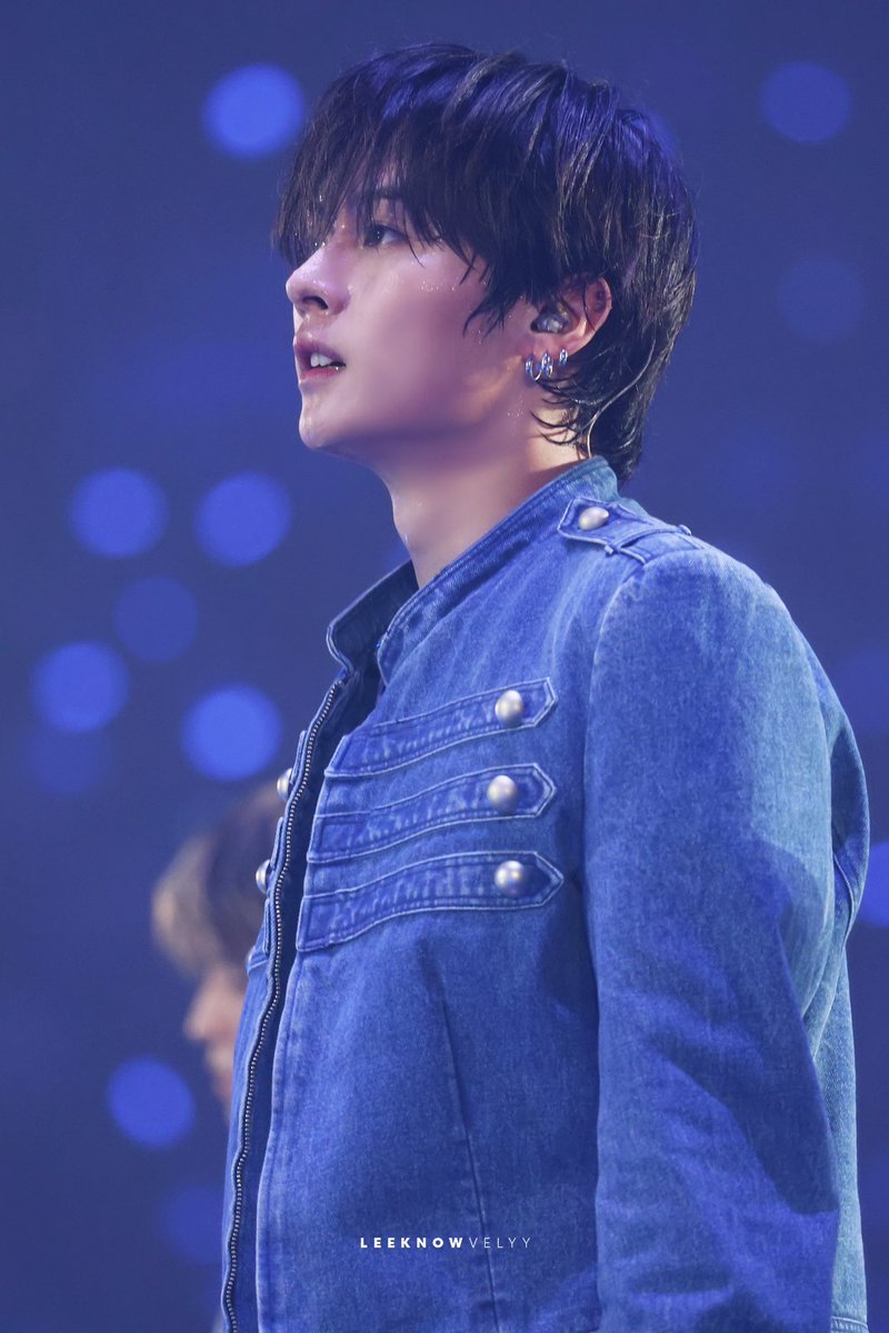 leeknowvelyy's tweet photo. 💙🖤 https://t.co/rg69PyX4kC