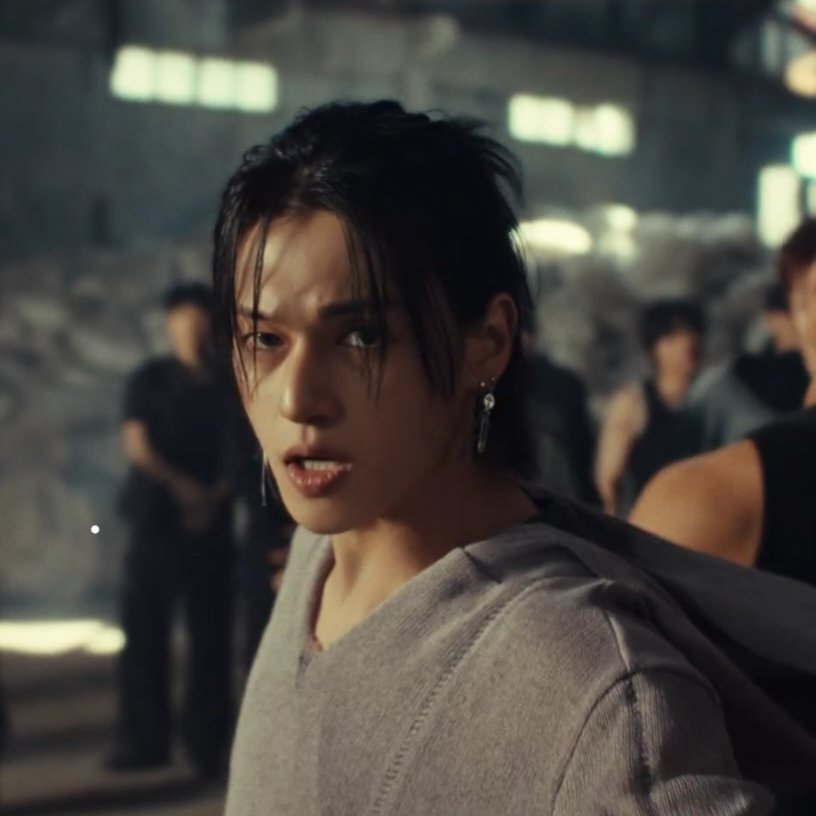 woooyomuffin's tweet photo. is that.. is that EARRINGS and a PONYTAIL?? https://t.co/teVaS7tzEm