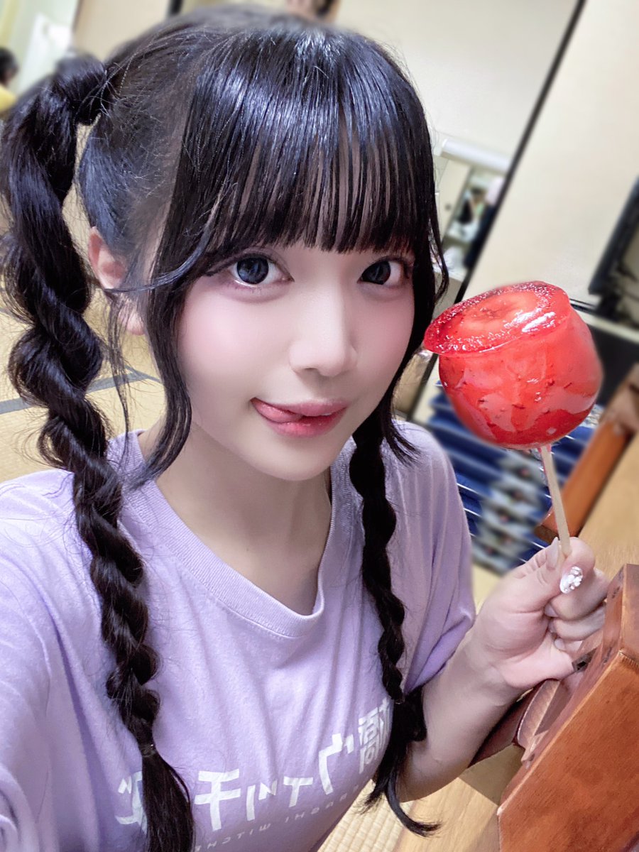 hinano_sak122's tweet photo. お祭りであると絶対たべちゃうもの🍎🍭
みんなは何かある〜？ https://t.co/OjzDEjQDO5