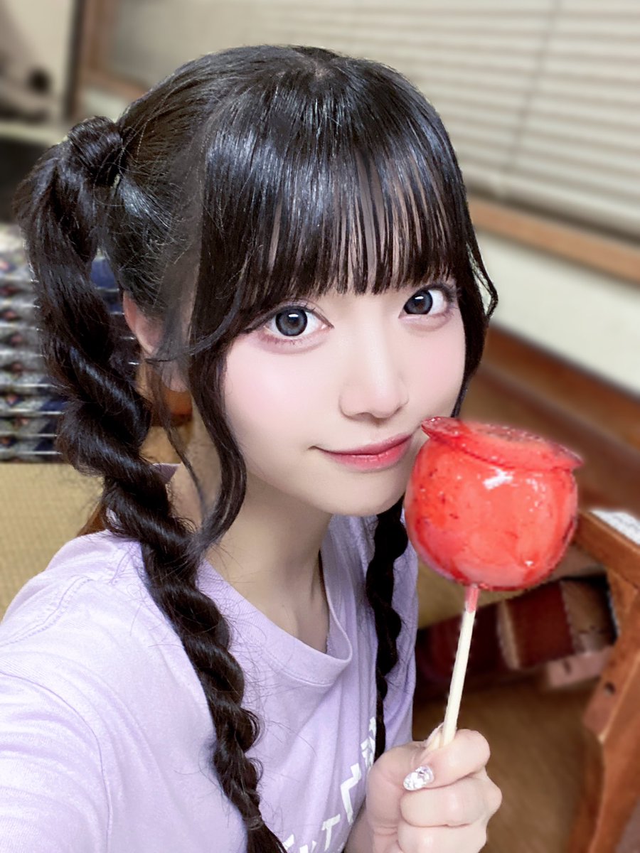 hinano_sak122's tweet photo. お祭りであると絶対たべちゃうもの🍎🍭
みんなは何かある〜？ https://t.co/OjzDEjQDO5