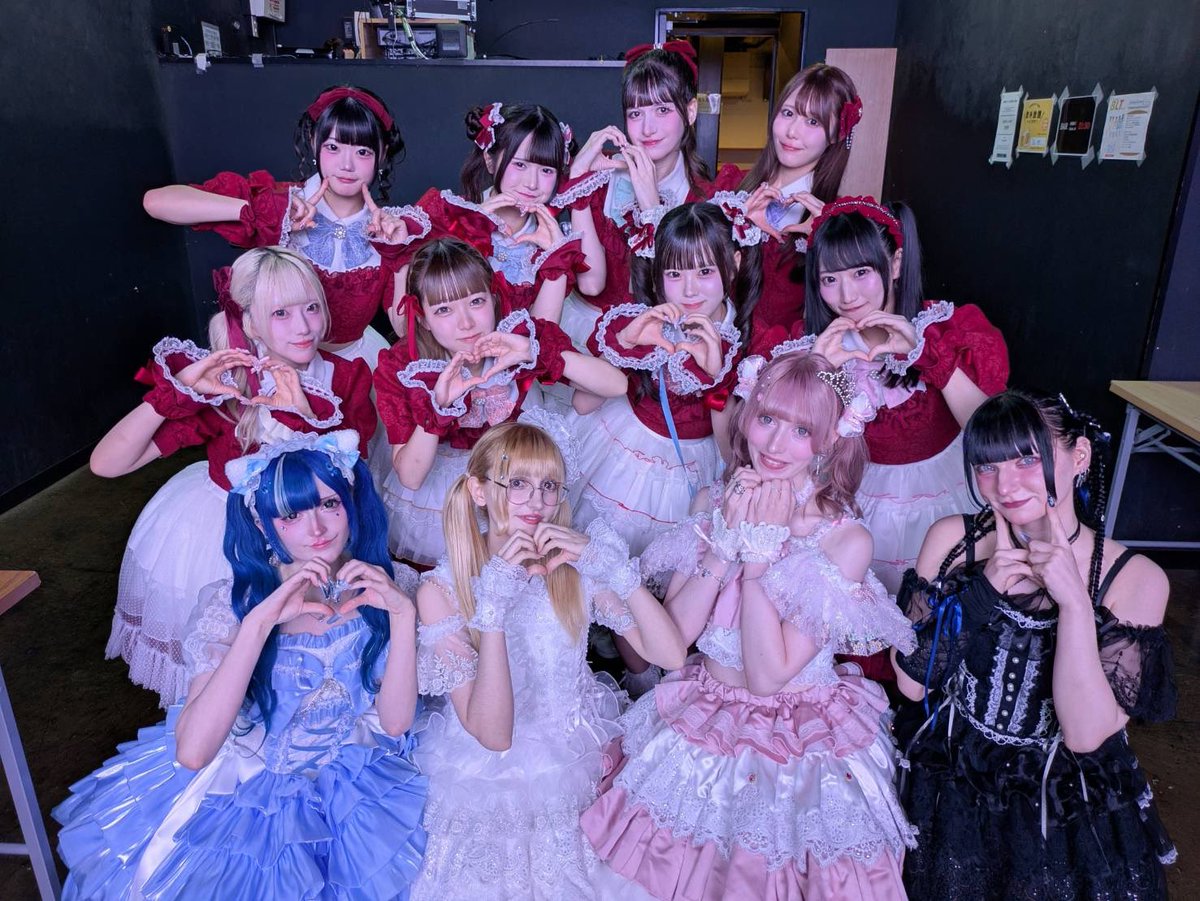 DollyKiss_staff's tweet photo. 本日2本目のライブでした💖

ワールドワイドでとっても素敵なイベントにお呼びいただき、ありがとうございました！

ハイディさん、ありすさん
お誕生日おめでとうございます🎂🎀

そしてDolly Kissは本日限定、MCのご挨拶を英語で挑戦してみました…！
皆さま温かく見守っていただきありがとうございました🥹♡

┈୨୧┈┈┈┈┈┈┈┈

｢あいどる to the WORLD Vol.1
〜ハイディ＆ありすのbirthday special〜｣

𝗦𝗘𝗧 𝗟𝗜𝗦𝗧 🌹

♪ 𝟭. Kiss the World
♪ 𝟮. 苺ショート教祖
♪ 𝟯. Summer Kiss
♪ 𝟰. お姫様恋愛論

┈┈┈┈┈┈┈┈୨୧┈