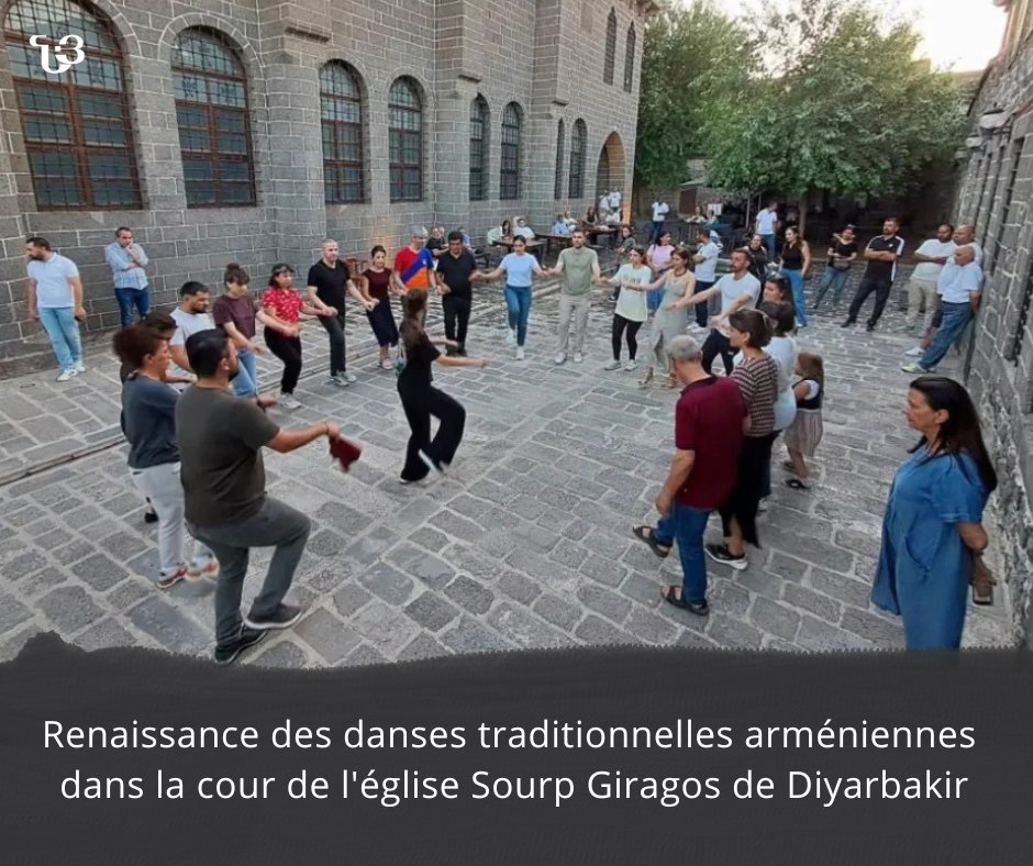 norharatch's tweet photo. Renaissance des danses traditionnelles arméniennes dans la cour de l'église Sourp Giragos de Diyarbakir

Plus d'information ➡️ https://t.co/hu0uGRqvi5

--------------------------

Հայկական ժողովրդական պարերը կը վերակենդանանան

Տես աւելին ➡️ https://t.co/0mFVg5TxXW https://t.co/UQGfg0l3EG