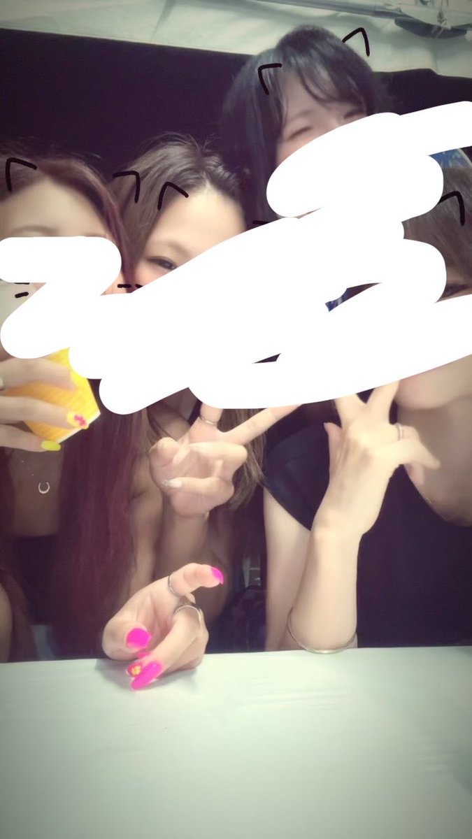 _1127ss's tweet photo. お酒飲める時間ってほんとーーーに幸せ🥹♡イケメン(息子の同級生)にも囲まれて幸せな2日間やった🎶🎶 https://t.co/xxX1boRdTN