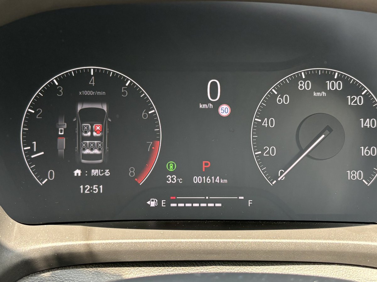 tmge_18312's tweet photo. 水曜に車（ホンダ フィット）の
修理に出したら代車が新車の
WR-Vだった👀
走行距離1,610km
始めはデカい車体で恐る恐る乗っていました😅
5日間で200km位、走って慣れた頃に返しました。
20年振り位の新車で乗っていて楽しかった♪
今は修理が終わったフィットに乗っています🚗💨 https://t.co/Fv8ZO8sLDa