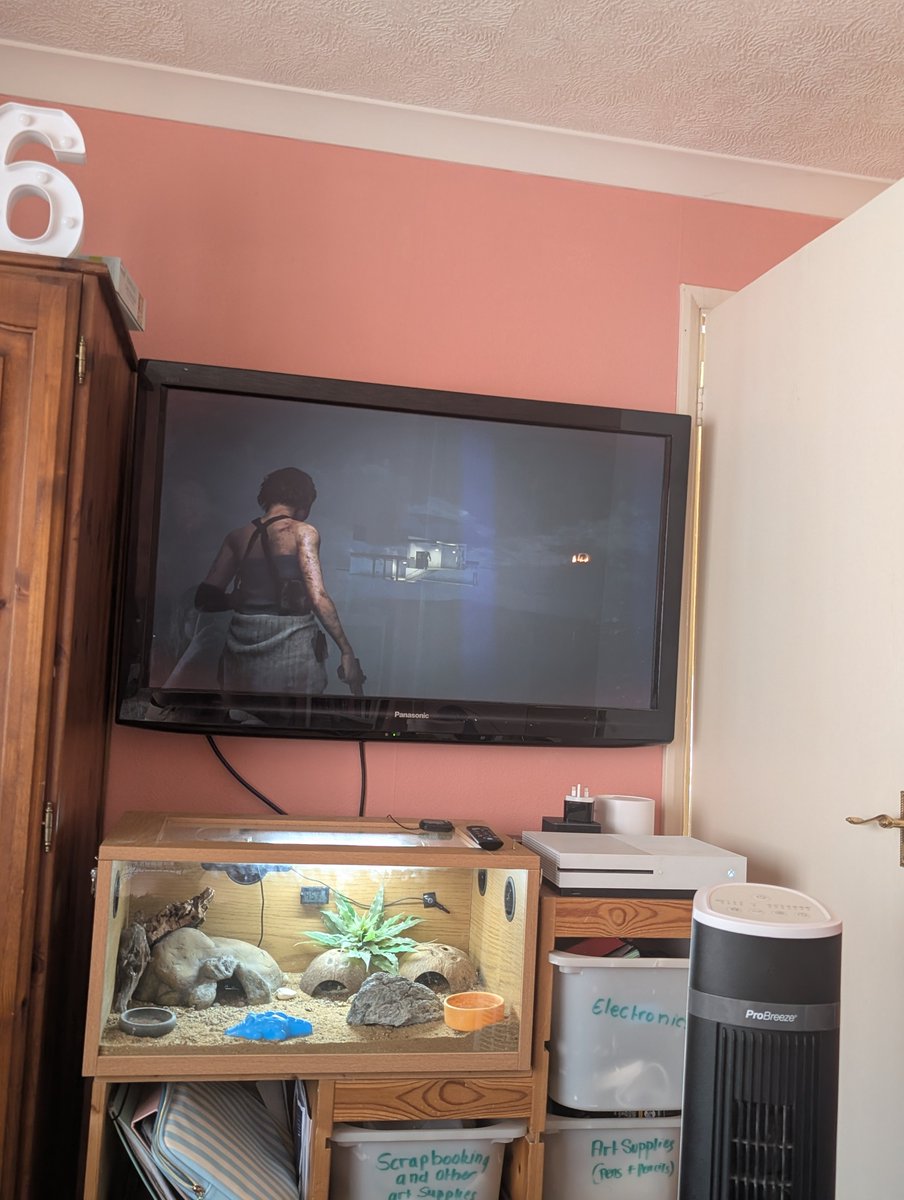 PxnklemonxdeYT's tweet photo. Okay so... That ain't right... 
#ResidentEvilㅤ #re3 #residentevilthree https://t.co/ZINm0AIqNe