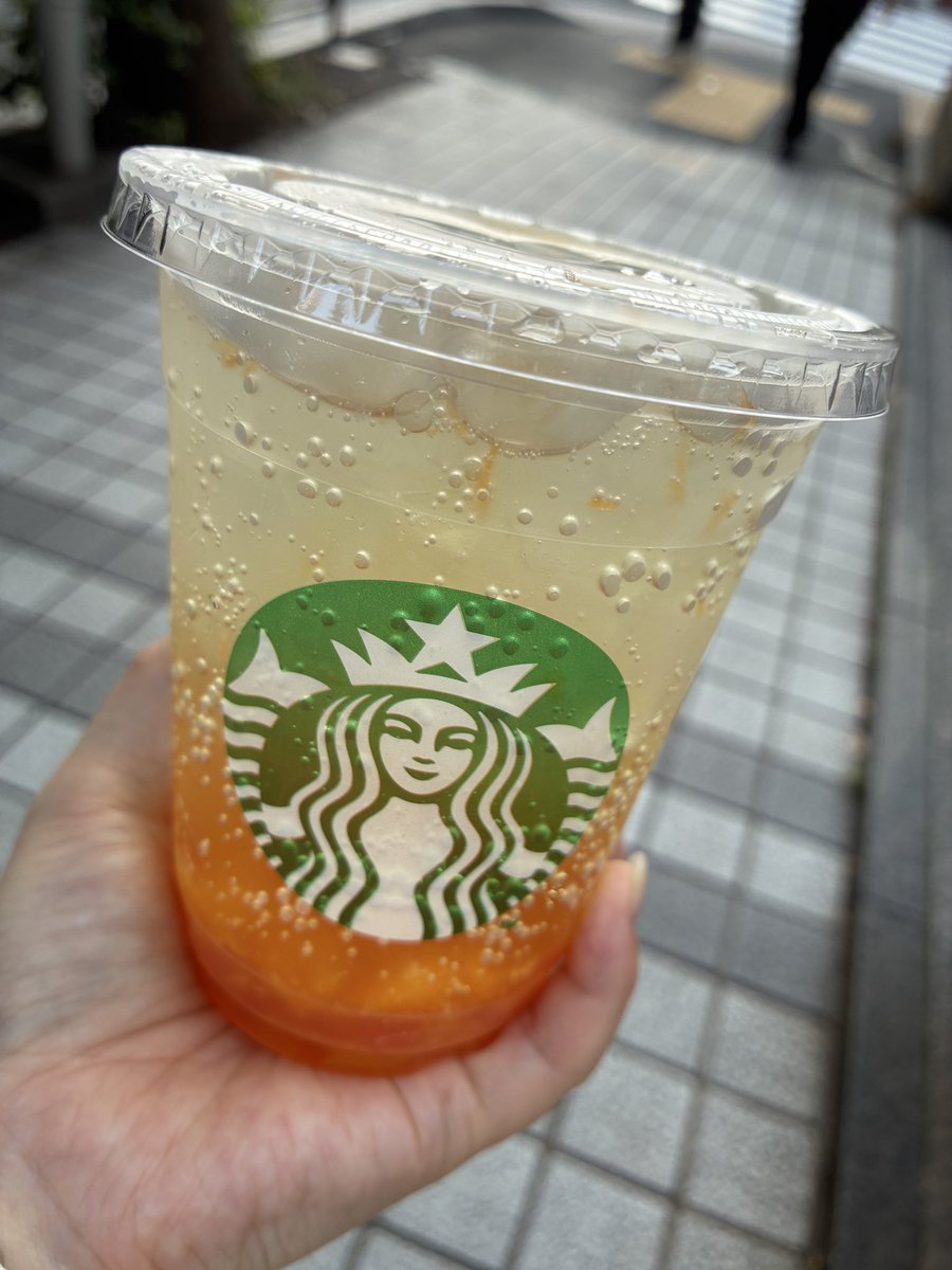 chisacto's tweet photo. チラックスソーダ🥤🍊🥭
少し前に違う味で飲んだ時は甘さを強く感じたけど、今回は心地よく感じました！
この暑さで体内の何かが不足していてエネルギー補給になったのでしょう💥
ミネラル補給も気をつけましょうね！ https://t.co/GNw0fTHYOh
