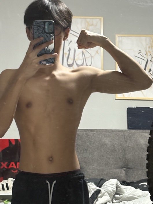 taiktakgentle's tweet photo. gg bck to gymin https://t.co/1IrZL5jnYC