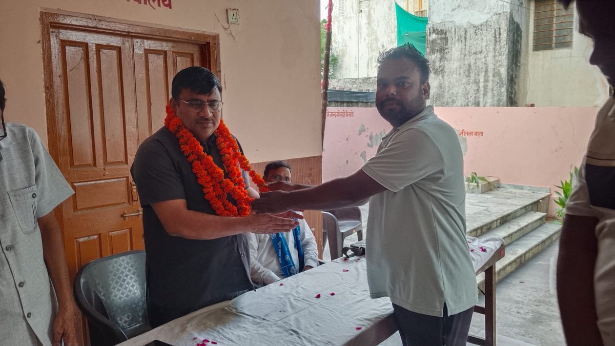 sumaratsingh's tweet photo. 26 जुलाई 2026 जयपुर
बहुजन समाज पार्टी द्वारा बहुजन समाज पार्टी के राष्ट्रीय  संयोजक श्री आकाश आनंद जी के संगठन समीक्षा कार्यक्रम को सफल करने के लिए नुक्कड़ सभा  विधानसभा क्षेत्र विद्याधर नगर के सेक्टर हरमाडा में सेक्टर कमेटी का गठन कर 23 अगस्त को बिड़ला ऑडिटोरियम में कार्यकर्ता महासम्मेलन एवं संगठन समीक्षा कार्यक्रम को सफल बनाने के लिए आने अपील की

मुख्य अतिथि प्रदेश अध्यक्ष सुमरत सिंह 
विशिष्ट अतिथि श्री चरण सिंह नोनिया प्रदेश सचिव 
श्री रामजीलाल चौहान नगर प्रभारी श्री प्रमोद दिवाकर नगर अध्यक्ष श्री विक्रम जी, विधान सभा अध्यक्ष श्री रामसुख जी पारस जिला सचिव, प्रकाश चंद्र रेगर, हंसराज आदि कार्यकर्त्ता उपस्थित रहे