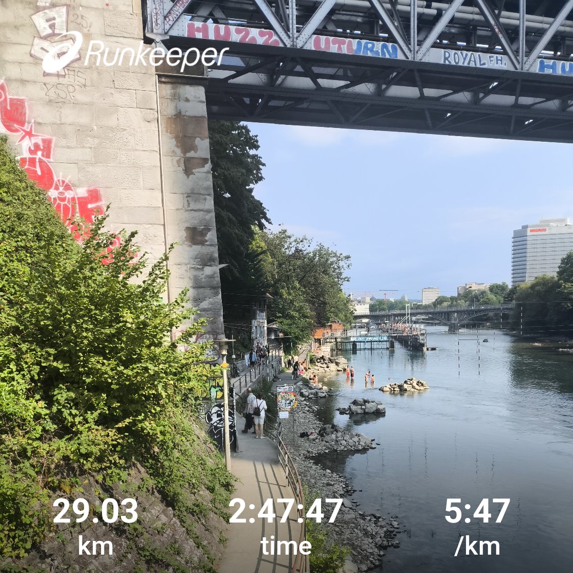 zureich37's tweet photo. Sunday long run ✅🏃➡️.
... it was a good one.
and tomorrow is a rest day. 😀
#running #runchat #marathontraining #SundayLongRun #happyrunning https://t.co/erpDZ31oLC