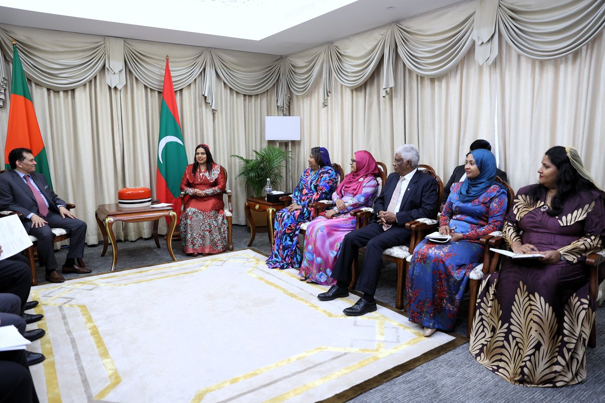 MoFAmv's tweet photo. FM @IruthishamAdam met with Foreign Minister Dr. Khalilur Rahman of Bangladesh, today.
The two Ministers discussed strengthening 🇲🇻–🇧🇩 relations and enhancing cooperation in trade, investment, labour, education, health, connectivity, and multilateral engagement. @BDMOFA https://t.co/DKH5aEqErV