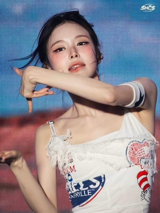 IZNA_JJEEMIN's tweet photo. 보령에 흰냥이가 👇
260725 #이즈나 #방지민 https://t.co/zchpDKVjMD