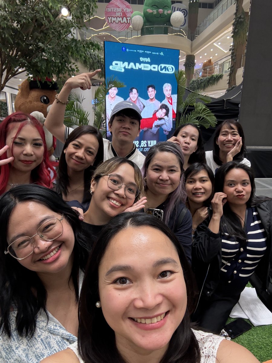 here4bgyo_'s tweet photo. Salamat sa Team Live na kahit puyat pagod at gutom ay walang  humpay pa din ang energy sa pag supporta sa boys! Thank you so much sa inyo. I hope mga naka uwi kayo nang safe mga vebz!!! See you sa next stop! 🛣️♠️🌀

#BGYO_OnDemandMallTour 
#BGYO_OnDemand #BGYO
#BGYOinBatangas https://t.co/wISuSfikqQ