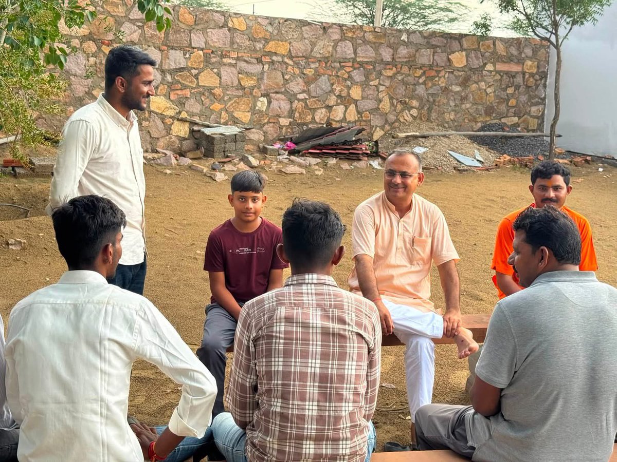 SSKharaBJP's tweet photo. आज गाँव में अपनों के साथ 😊 https://t.co/z353wKNwq5