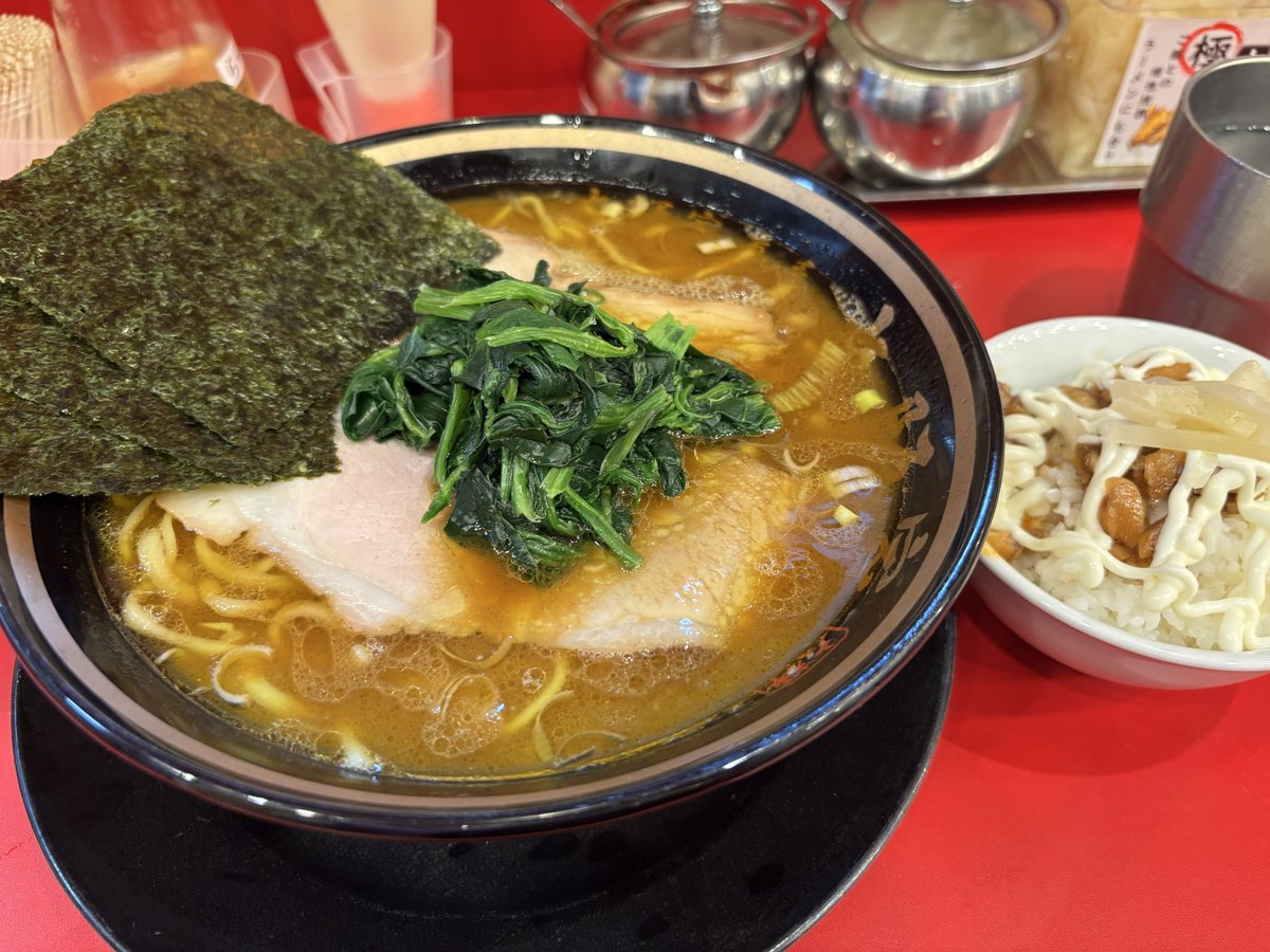 mimige_sdvx's tweet photo. 家の近くの家系食った、米美味かった https://t.co/MqQMxGrvAe