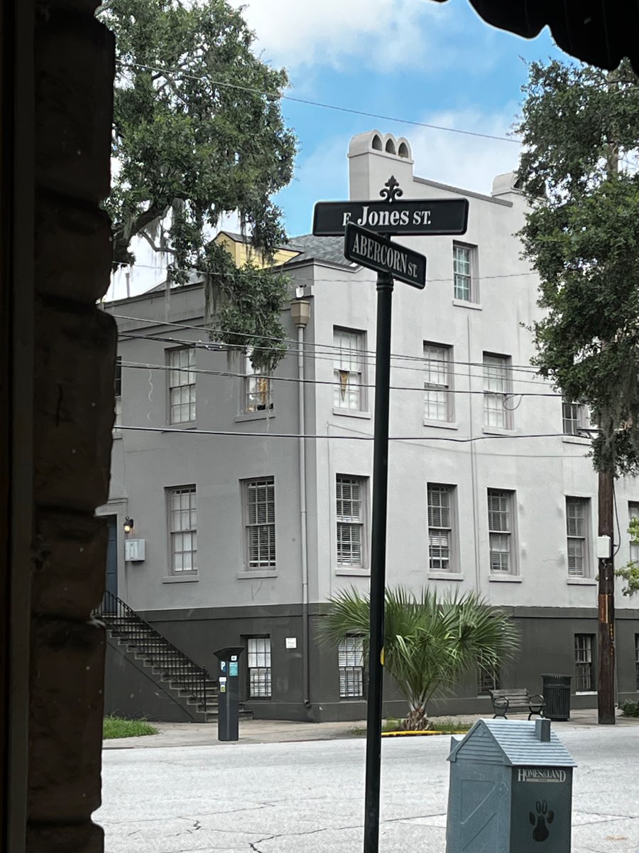 Lpcnw78's tweet photo. @Erik_Jones Eating in Savannah and looked out of the window and spotted this- a good omen for today.  Best of luck. https://t.co/dpw33JUGOH