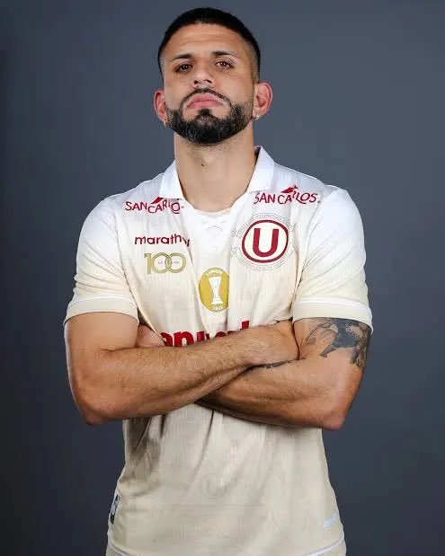 TrincheroDNorte's tweet photo. Hasta ahora no calculamos el gran jugador que tenemos. 
Fue titular con todos los técnicos que pasaron en estos últimos 3 años, siempre en perfecto estado físico, cuando hay que pegar pega!! No me olvido cuando se paró como un maldito contra los malcriados de Corinthians, siempre atento y solidario con sus compañeros pero mirada furiosa al rival. 

Siempre correcto, perfil bajo, sin venderle humo a nadie. 
Si algún día se va lo vamos a extrañar demasiado y ojalá que eso no suceda nunca y se retire aquí. 

Matías Di Benedetto, uno de los grandes estandartes del Tri campeonato.