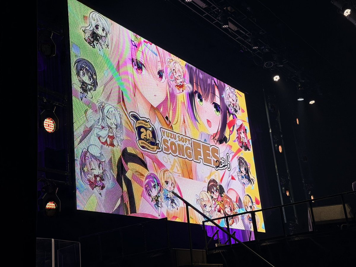 yanagihitomi's tweet photo. 私もパネル見に行ったんだけど、どのヒロイン達もすっごく可愛かったし、ずららららあーーと並ぶ彼女達からゆずソフトさんの歴史を感じたよ…！😭🩷

そしてライブもわきっちょから見てました。
実は…みんなと一緒にこぶしあげたりしてたよ🤭笑

#ゆずソフトソングフェス2026
#ゆずソフトSONGFES2026 https://t.co/QBlYCL6N1a