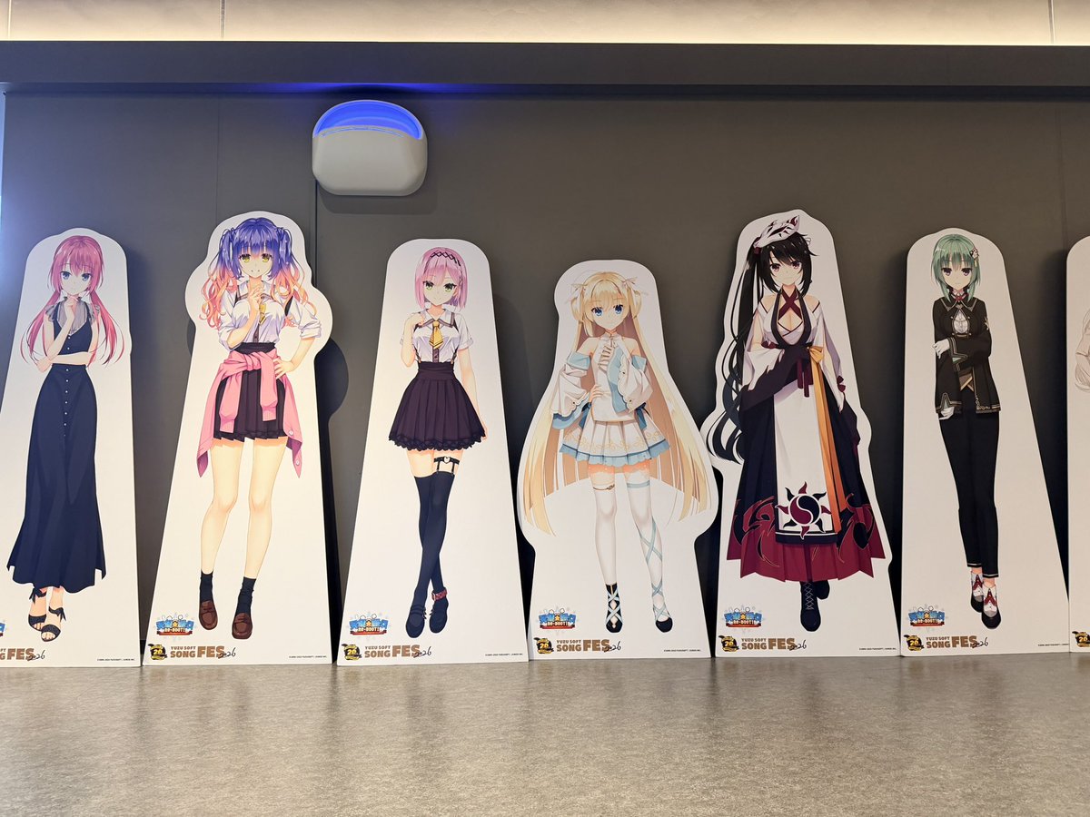 yanagihitomi's tweet photo. 私もパネル見に行ったんだけど、どのヒロイン達もすっごく可愛かったし、ずららららあーーと並ぶ彼女達からゆずソフトさんの歴史を感じたよ…！😭🩷

そしてライブもわきっちょから見てました。
実は…みんなと一緒にこぶしあげたりしてたよ🤭笑

#ゆずソフトソングフェス2026
#ゆずソフトSONGFES2026 https://t.co/QBlYCL6N1a