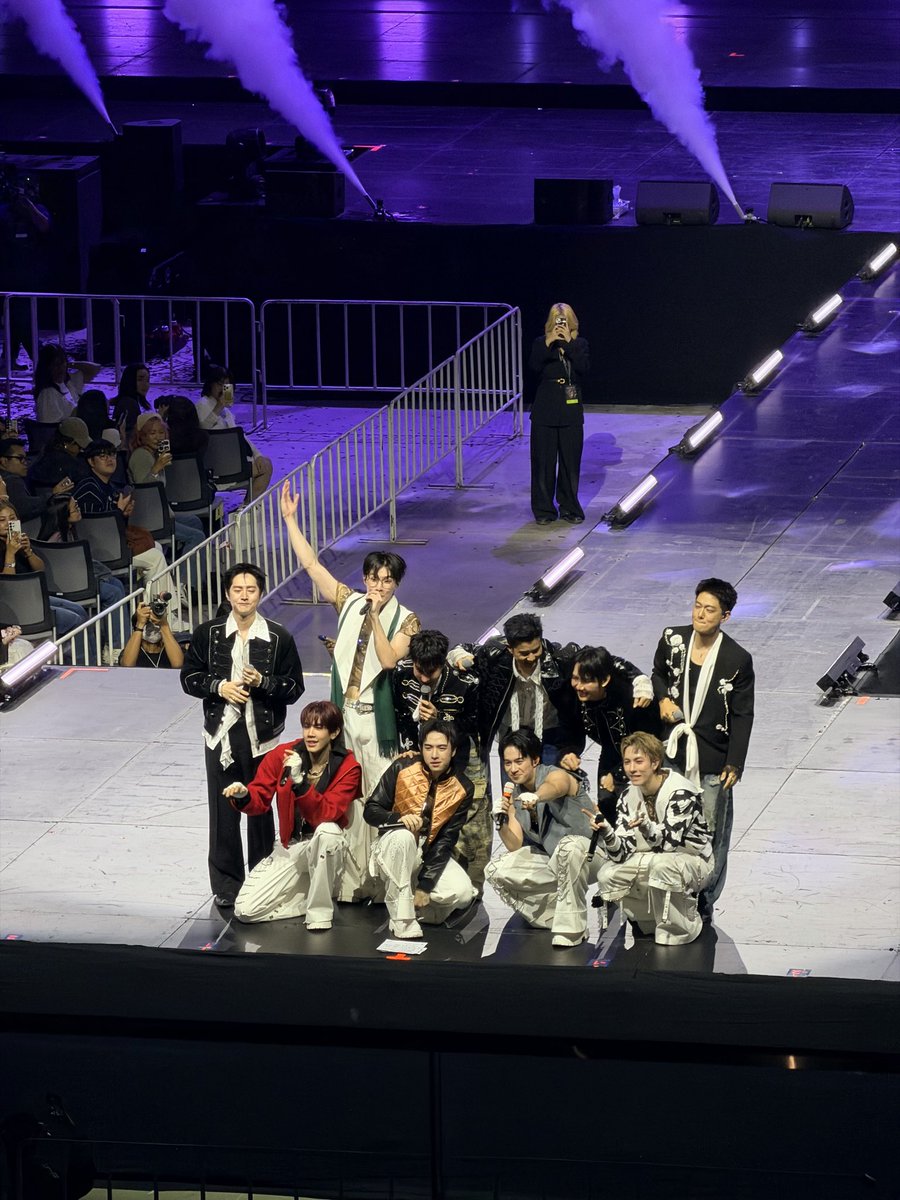 Aeh1283's tweet photo. ขอให้พ้อกสีอายุวงยาว ๆ ถึง 20 ปีเหมือนพี่ K-OTIC  เลยนะ อยากอยู่ไปด้วยอีกนาน ๆ เลย
🧡💛💚🩷🩵💜

#SPECTACLECONCERT2xPROXIE https://t.co/wwEo7NJeCm