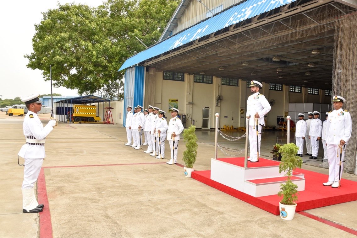 Def_PRO_Chennai's tweet photo. ⚓ CHANGE OF COMMAND ⚓
Cdr Abhay Amale assumed the command of the Indian Naval Air Squadron INAS 313 as the 5th Commanding Officer from Cdr Chandrakant Fulshe on 24 Jul ‘26. Cdr Amale is an alumnus of NDA Khadakvasla & #DSSC Wellington.
#SeaEagles #INAS313 #IndianNavy https://t.co/dj2Hb5duQU