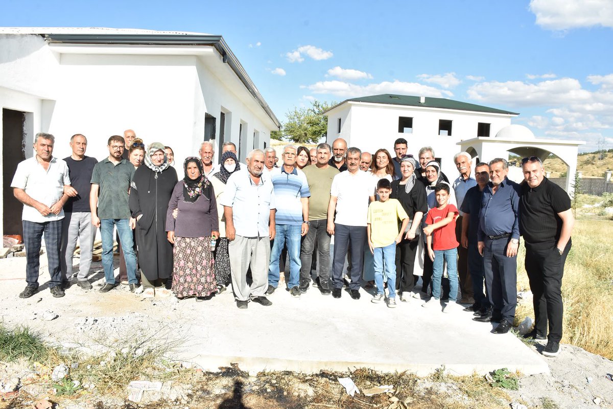 erolkeles23's tweet photo. 📍Üçağaç Köyü

Kıymetli dava ve yol arkadaşlarımız, kurum temsilcilerimiz ve beraberimizdeki heyet ile birlikte Üçağaç Köyümüzde kıymetli hemşehrilerimizle bir araya geldik.

Samimi bir atmosferde gerçekleştirdiğimiz buluşmada hemşehrilerimizle hasbihâl ederek köyümüzün ihtiyaçları, beklentileri ve talepleri üzerine istişarelerde bulunduk.

Nazik ev sahipliği ve misafirperverliği dolayısıyla Üçağaç Köyü Muhtarımız Sayın Muhammet Savaş Bal’a, köy halkımıza ve programa katılan tüm hemşehrilerimize gönülden teşekkür ediyorum.

@Akparti @RTErdogan @abuyukgumus