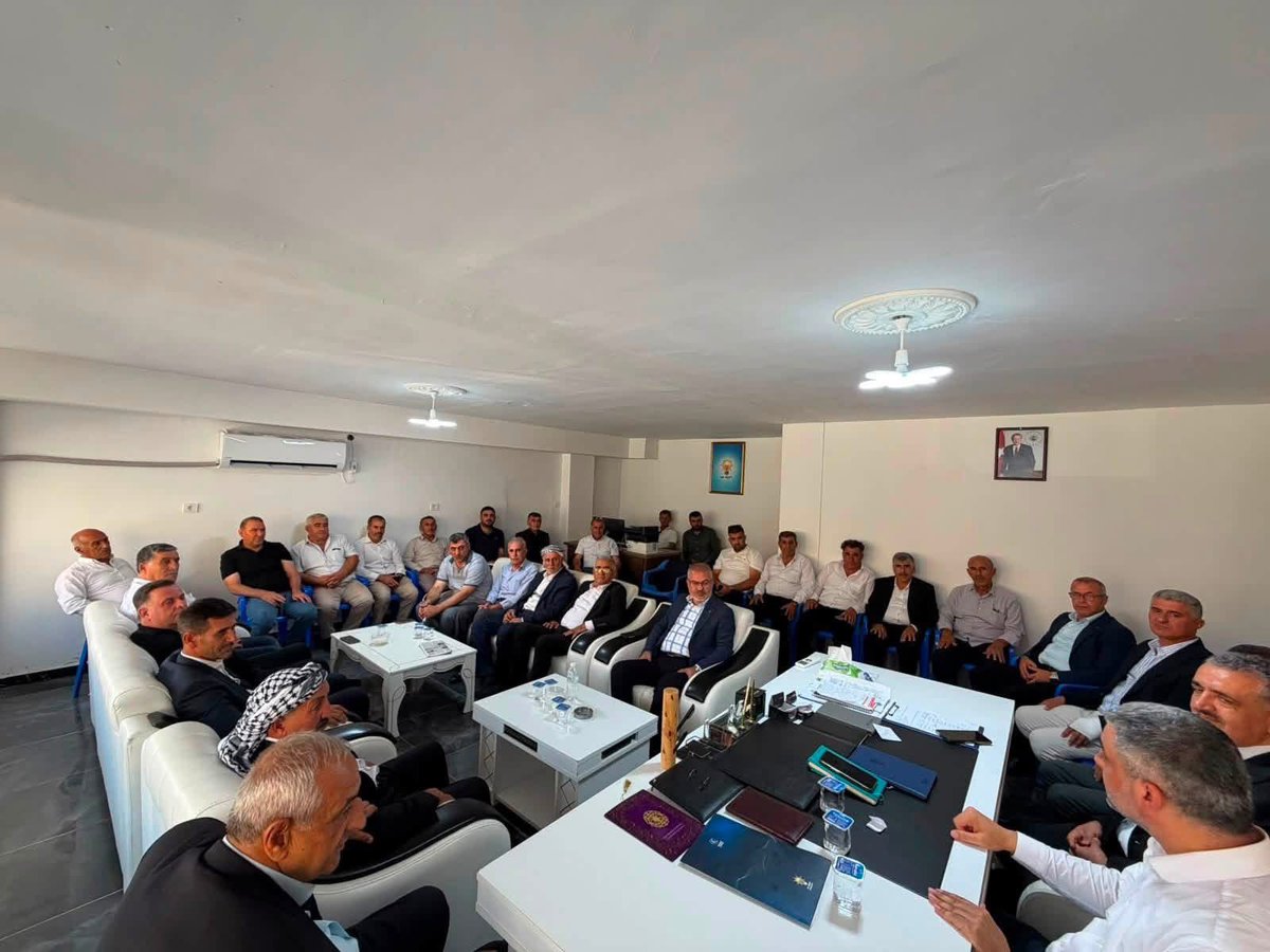 AkParti_Derik's tweet photo. 📍AK Parti Derik İlçe Başkanlığı

Mardin Milletvekilimiz Sn Faruk Kılıç, İlçe Başkanımız Sayın Süleyman Karahan ve teşkilat mensuplarımızla bir araya gelerek istişarelerde bulundu.

Nazik ziyaretleri dolayısıyla Sayın Vekilimize teşekkür ediyor, çalışmalarında başarılar diliyoruz https://t.co/MPuy3JV8aZ