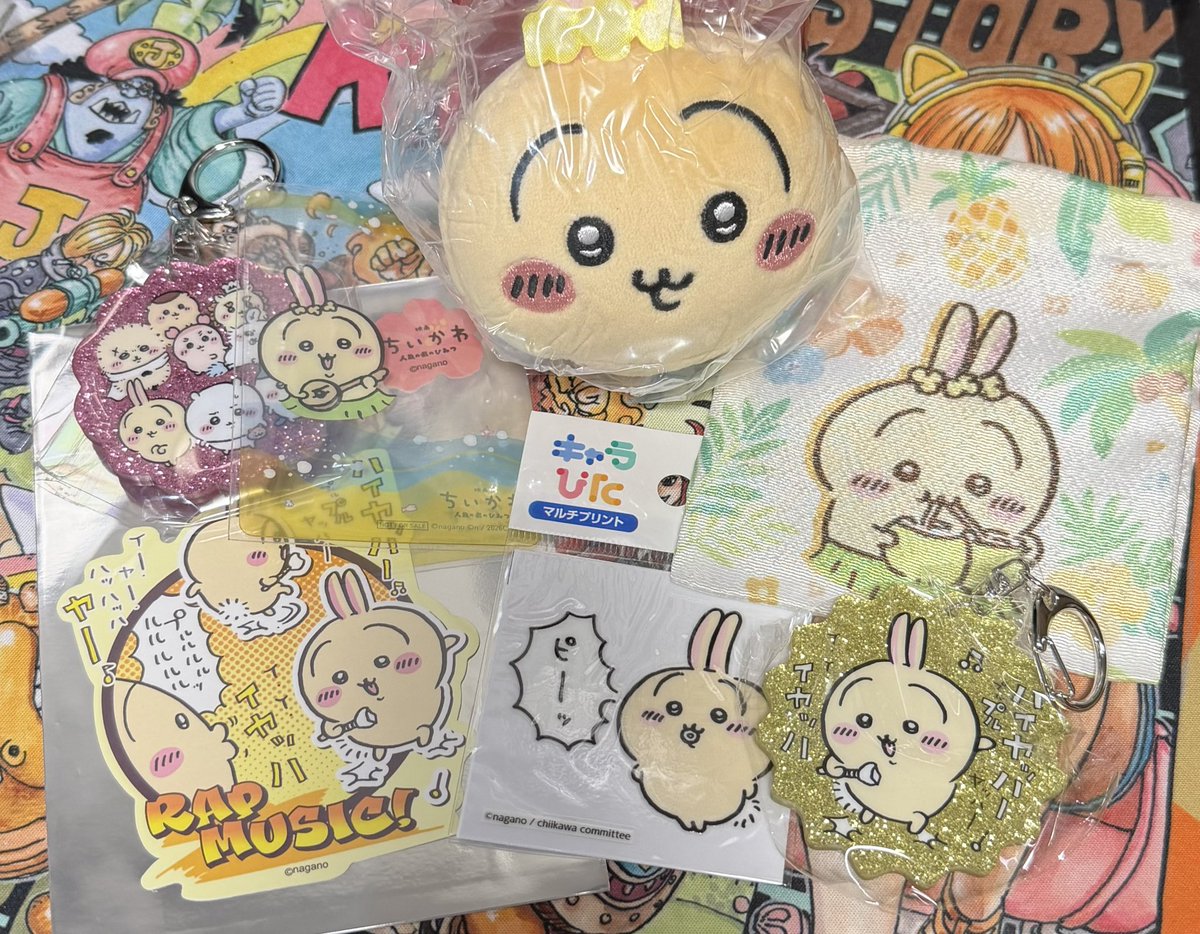 a_kumaaaaaaa's tweet photo. うさぎめっちゃ増えたの良き
ラップのふざけ具合おもろすぎるのでキーホルダーもシールも嬉しい

ゲーセンでランダムで貰えるクリアカードもうさぎきてラッキーなものの、ワンピカードのリーダーにこういうの入れられなくなったからなあ🙄 https://t.co/WrNR7L4ois