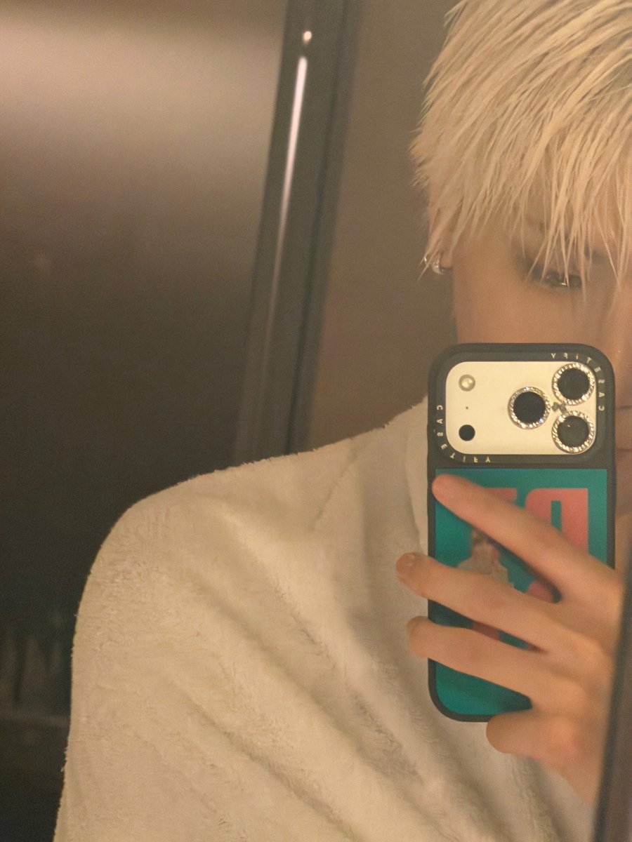 wooodengg's tweet photo. 아니 상혁이님 원도어가 좋은 100가지 이유 주고 이런 섹시사진까지 뿌리고간다고???? 아 좀나 무리해 (입덕) https://t.co/GAlOADoadb