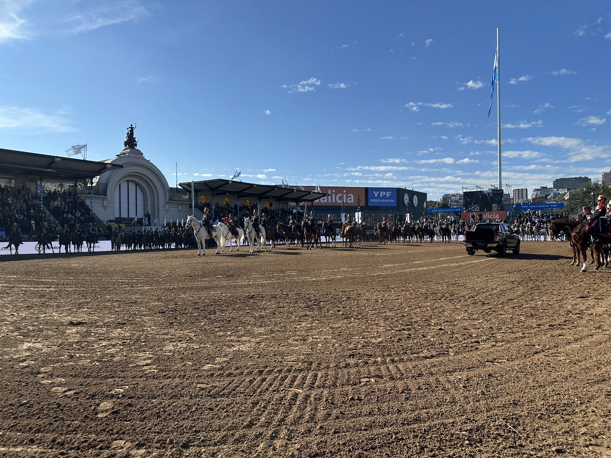 Granaderosarg's tweet photo. El Regimiento participa de la inauguración Presencial en la rural de Palermo 🐴🇦🇷

 #Granaderos  #SomosPatria #HerederosDelLibertador #UnRegimientoConHistoria #SomosHistoriaViva https://t.co/b87wlYx0uP