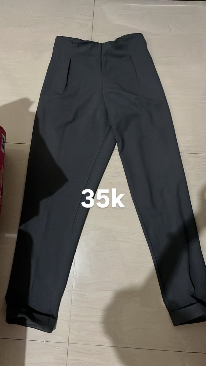 anisa59537's tweet photo. Prelovedd celanaaa,bisaa orenn,yang kepo boleh tanya tanya dulu #preloved #prelovedcelana https://t.co/VUrSLjpkOI