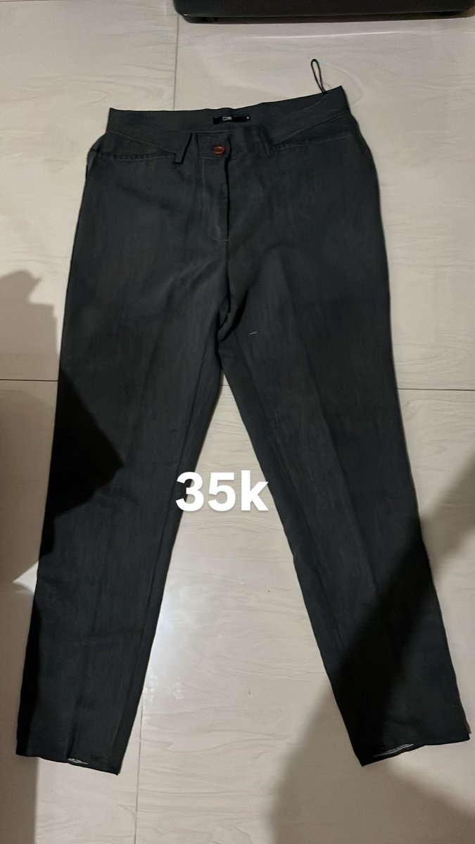 anisa59537's tweet photo. Prelovedd celanaaa,bisaa orenn,yang kepo boleh tanya tanya dulu #preloved #prelovedcelana https://t.co/VUrSLjpkOI