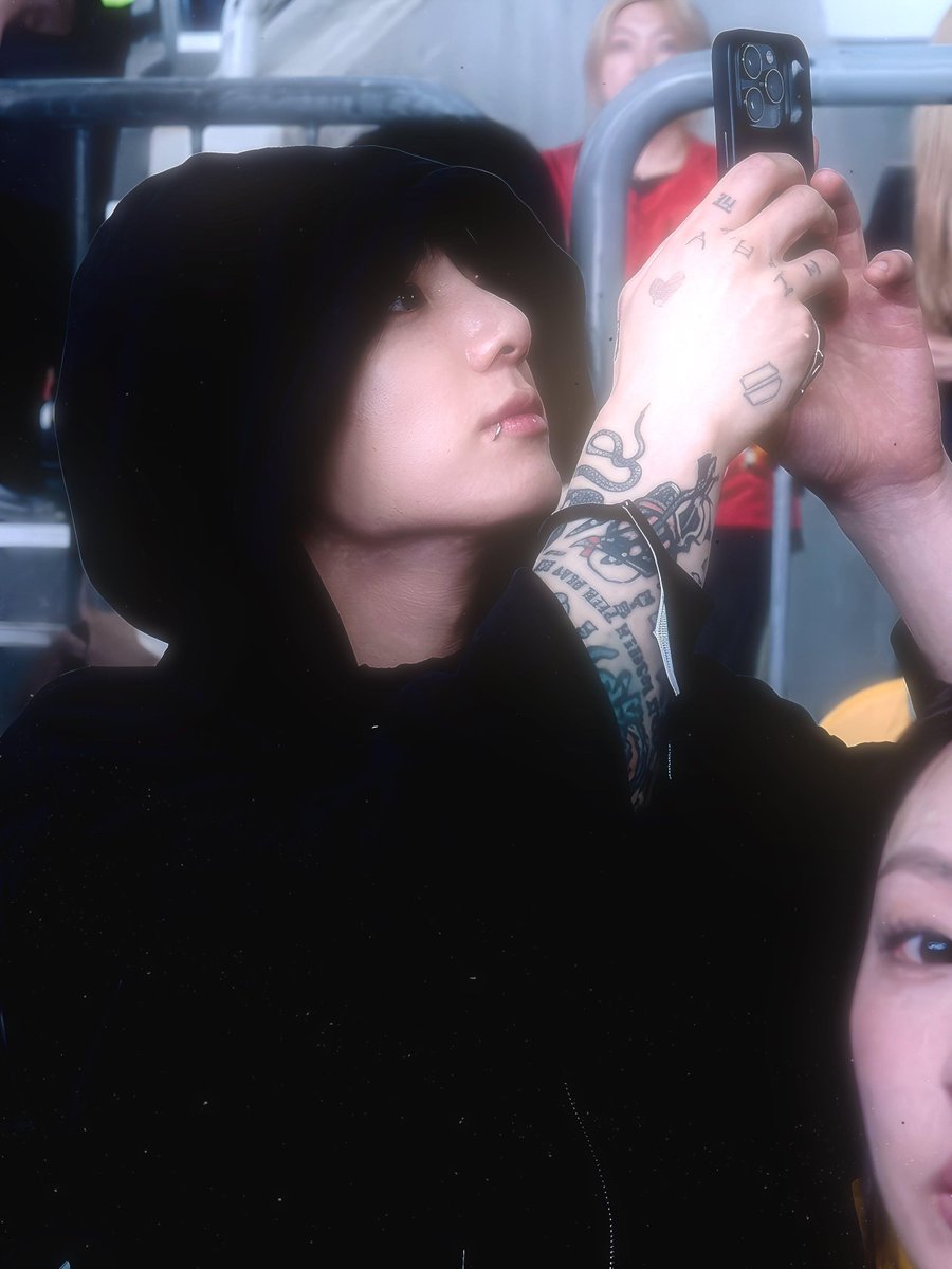 jehiyn's tweet photo. His boba eyes 👀😭
His eyes make me fall in love with him again and again 😭😭 https://t.co/H4DOl1gwG1