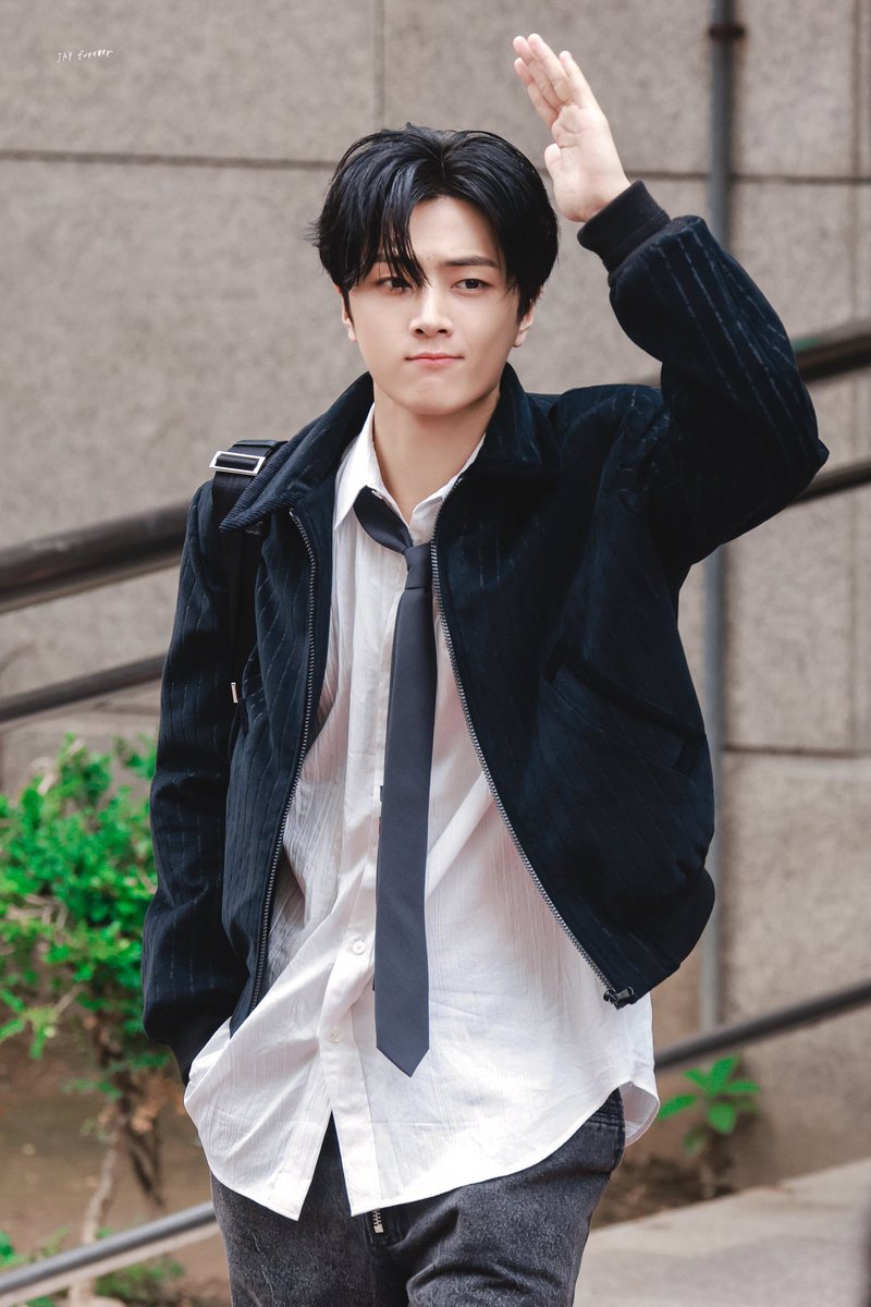 noxjjong's tweet photo. 이 날 사진이나 영상은 못 지나치는 병이 있음 https://t.co/BmofZGpbsv