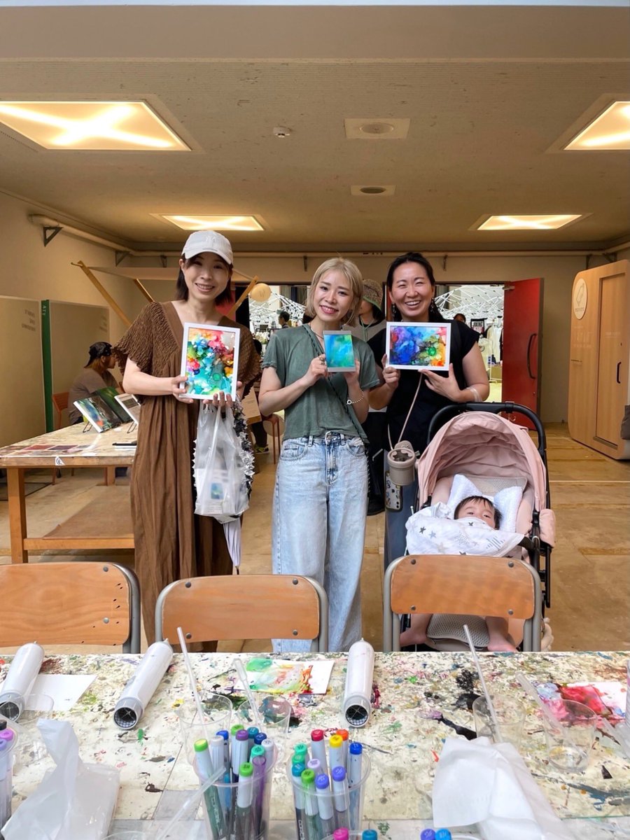metukawa_magumi's tweet photo. 📍#homeworkvillage でのアルコールインクミニワークショップが終了しました！
みんなの笑顔にほっこり。
ご参加くださった皆様ありがとうございました！

#homefleawork #alcoholink #copic #Megumimatsukawa https://t.co/WHhf00el8m