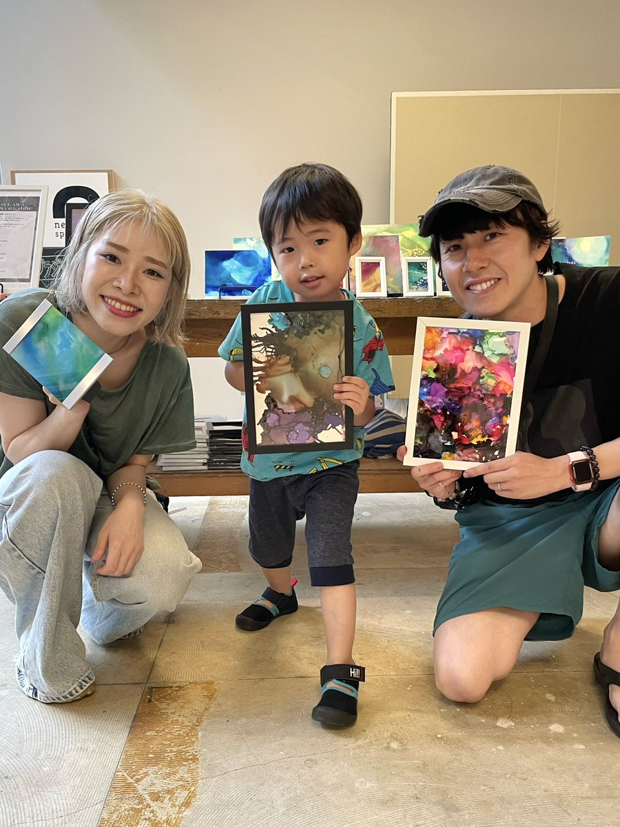 metukawa_magumi's tweet photo. 📍#homeworkvillage でのアルコールインクミニワークショップが終了しました！
みんなの笑顔にほっこり。
ご参加くださった皆様ありがとうございました！

#homefleawork #alcoholink #copic #Megumimatsukawa https://t.co/WHhf00el8m