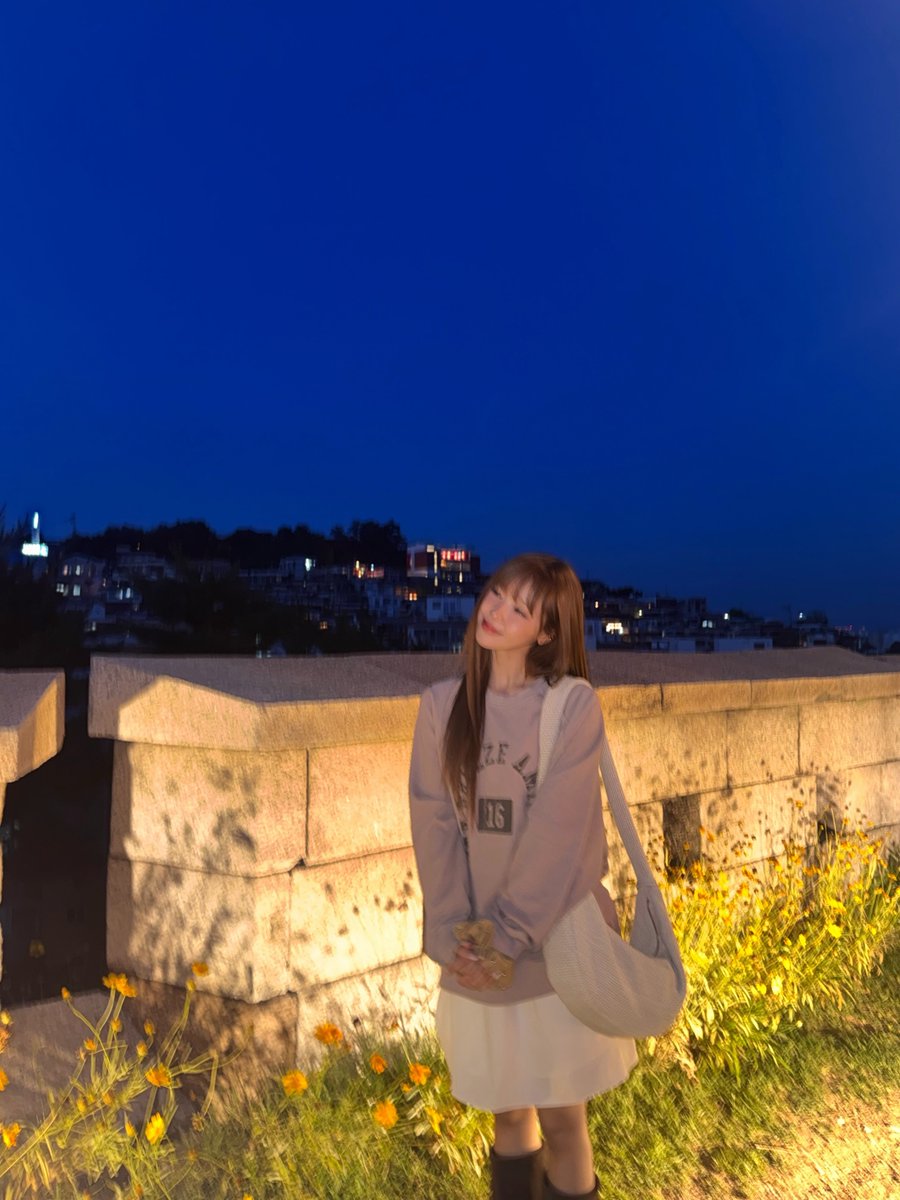 chjungy's tweet photo. beautiful night🌙 https://t.co/QDaJ5Oxmfj