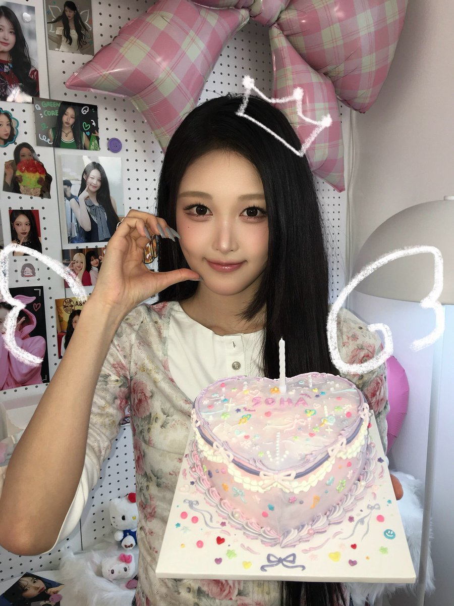 SAYMYNAMEGlobal's tweet photo. 📸 | #SOHA #소하 Instagram (sa2m2nam3) update
‘Happy birthday to me❤️✨🥳’
#SAYMYNAME #세이마이네임 #セイマイネーム https://t.co/KqRC23evut
