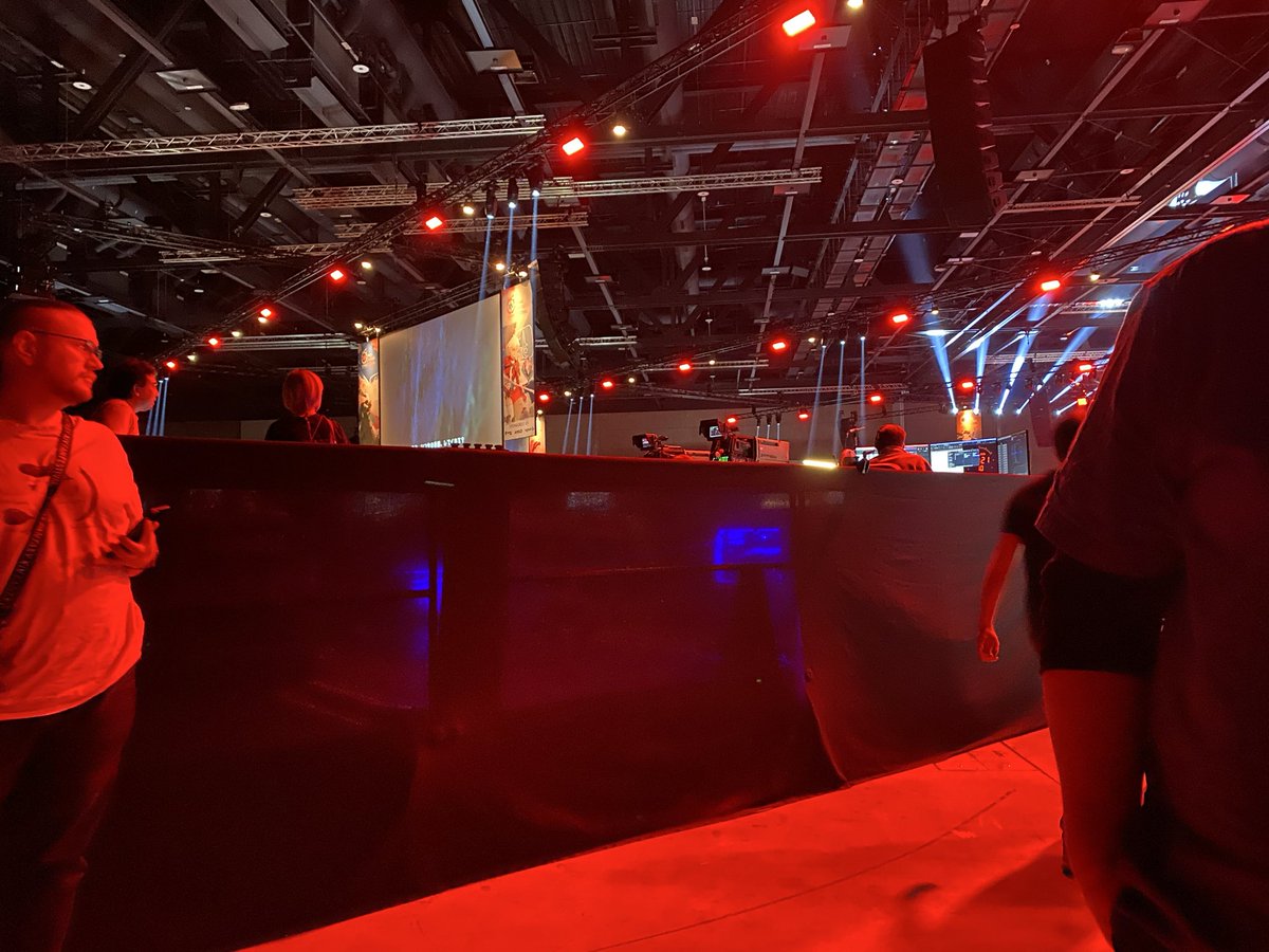 MeoniYouTube's tweet photo. Over by the sound desk if you want to say hi before the primals! :) https://t.co/3E472fFNdw