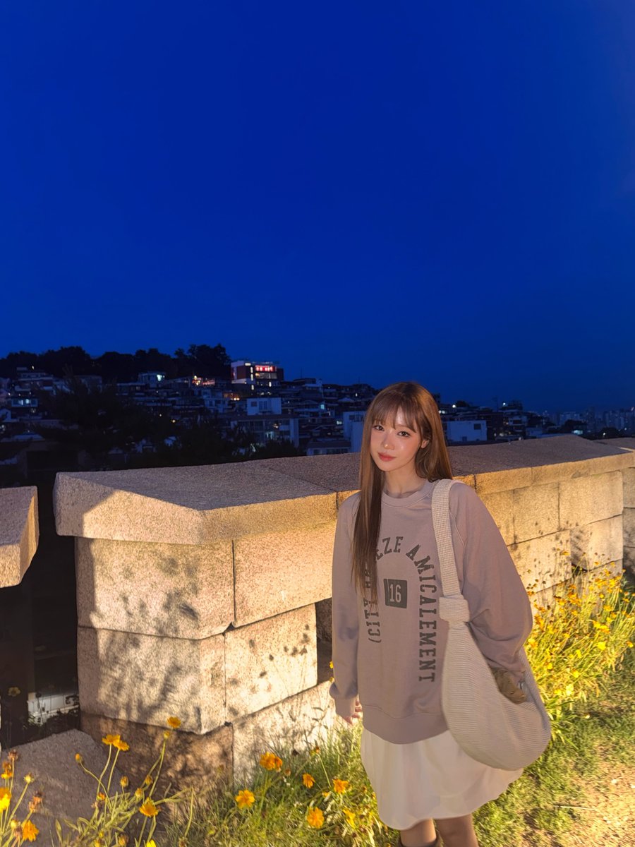 chjungy's tweet photo. beautiful night🌙 https://t.co/QDaJ5Oxmfj