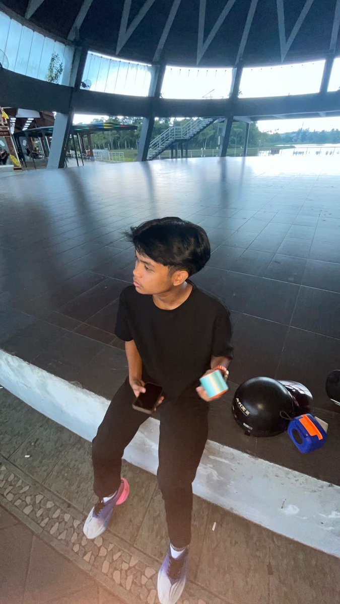 faiz101606's tweet photo. Org sibu mana? Nak kenal" nii https://t.co/lfEG48Hwo2