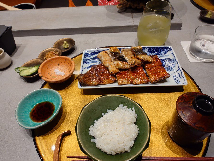 arapann's tweet photo. 土用の丑の日🍚
たれの蒲焼焼き、白焼き うなぎうまうま🤗土鍋で炊いた #龍の瞳 ☀️
スタミナ抜群ごちそうさまでした😋
#日常 #日常垢 #カフェすき #カフェ巡り #東京ランチ #カフェ活 #鰻 #神楽坂 https://t.co/ekNOqUjTJv