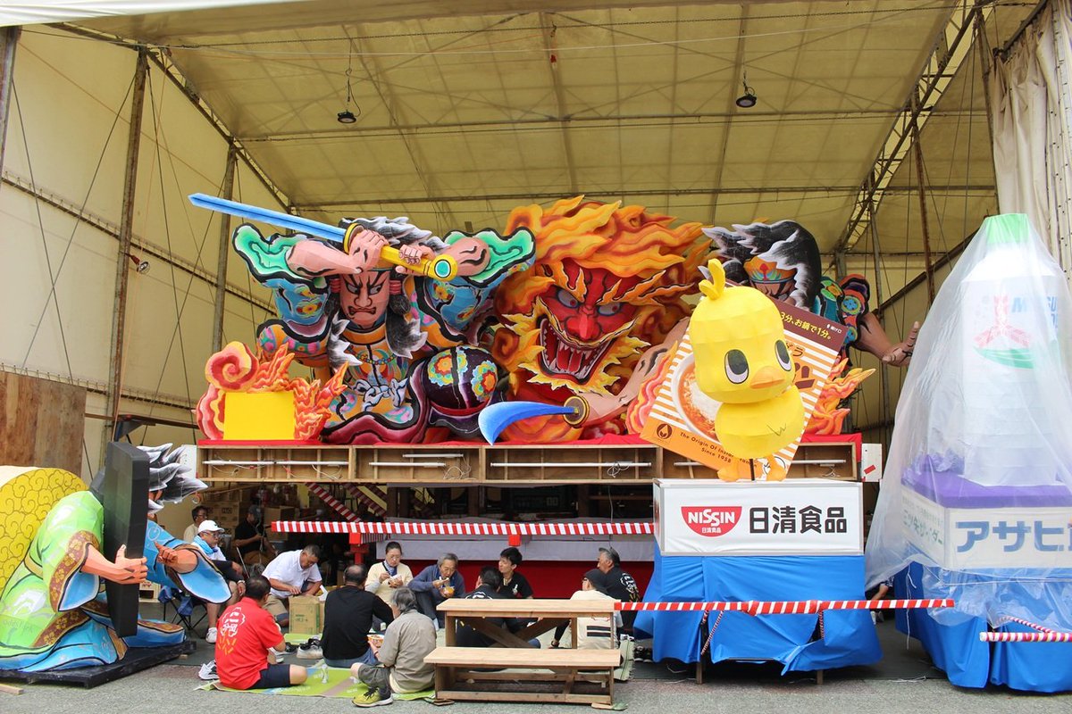 asms1672's tweet photo. 【散歩その３】
青森ベイブリッジを渡りきり 青森県観光物産館アスパムの回りにある #ねぶた小屋 を見てきた🙌✨✨
毎年22棟のねぶた小屋が並ぶようですが その中でたまたま小屋がオープンしていたものを撮影📷✨✨
#青森ねぶた https://t.co/SlXAD4K9xw